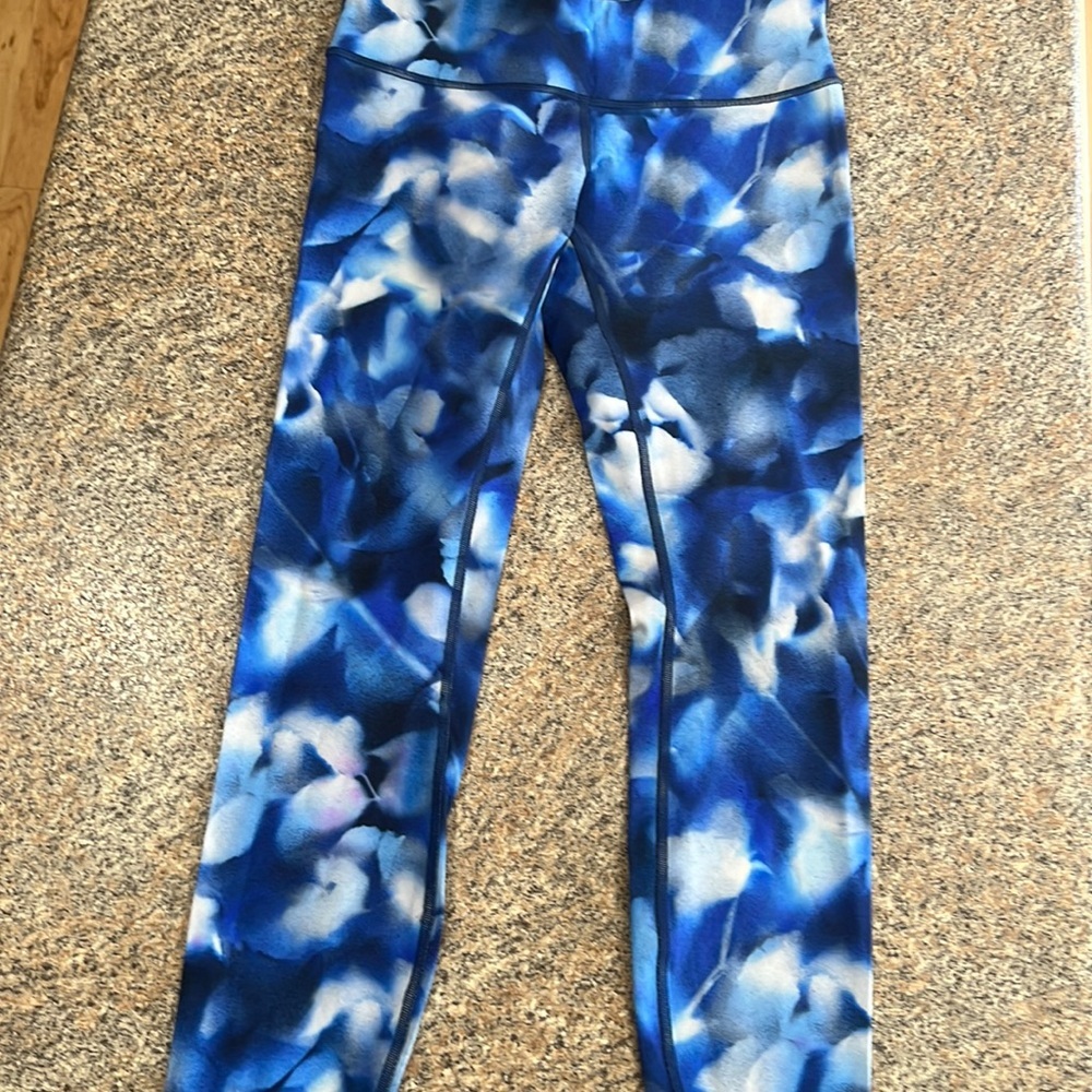Lululemon leggings size 6